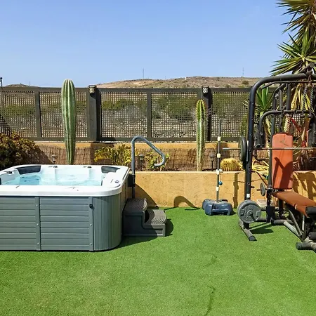 Luxury 5 Star Violetta With Amazing Sea View, Jacuzzi And Heated Pool Willa